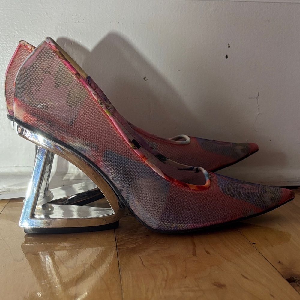 NWT Gianni Bini Pamalaa Printed Mesh Architectural Wedge Pumps - Picture 5 of 6